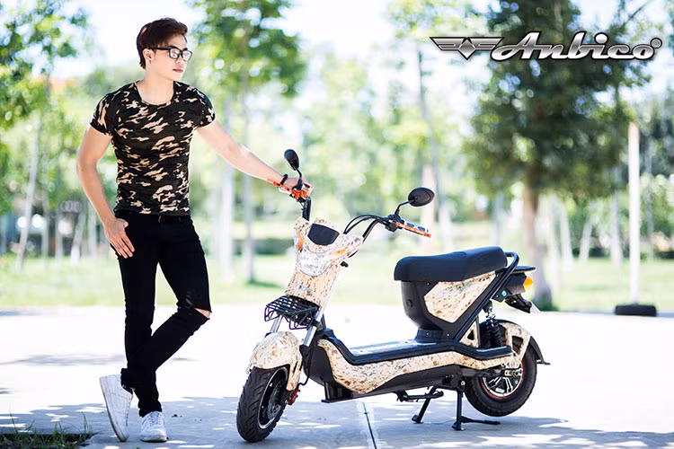 Rằn ri cát cháy đang là mốt của hè 2016 khi mà đại uý Yoo Shi Jil với trang phục nhà binh trong phim “Hậu duệ mặt trời” đang gây bão trên toàn Châu Á. Chính vì vậy, việc Anbico bổ xung thêm dải màu mới này vào bộ sưu tập Twister 2016 khiến nó trỏ nên cá tính và hấp dẫn hơn.