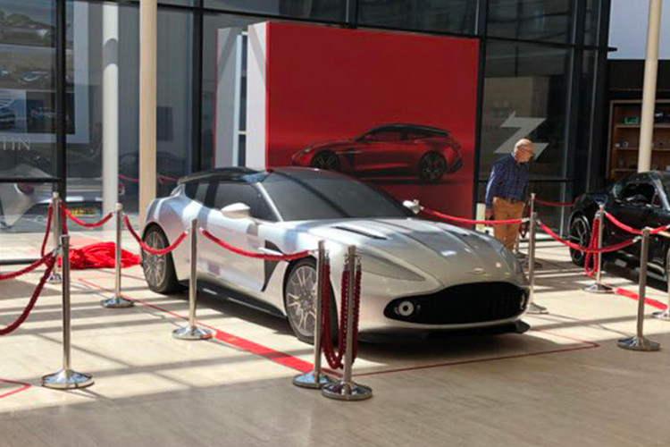 Aston Martin Vanquish Zagato Shooting Brake khi ra mắt nhiều khả năng sẽ nhận danh hiệu "nữ hoàng" trong dòng xe wagon. Tương tự như các dòng Zagato khác, Vanquish Zagato Shooting Brake vẫn là sản phẩm "thai nghén" giữa Aston Martin với xưởng thiết kế Zagato Milano đến từ Ý.