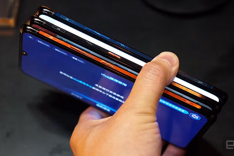 Cũng theo Vivo, Super FlashCharge có thể sạc một viên pin 4.000 mAh từ 0% - 50% chỉ trong vòng 5 phút, và sạc đầy pin trong vòng 13 phút.