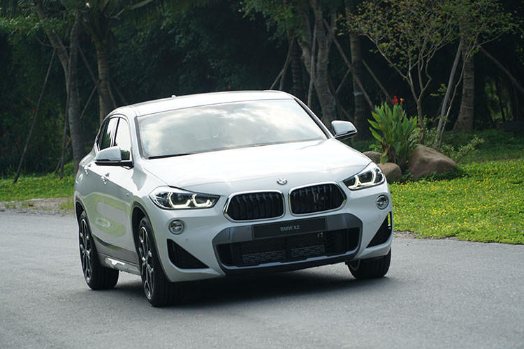 Được biết, Thaco sẽ chính thức bán X2 mới tại Việt Nam từ tháng 9/2018 này, tạo nên cuộc đua khá thú vị với đối thủ chính đang bán khá tốt tại Việt Nam là Mercedes-Benz GLA. Hiện giá bán của xe chưa được công bố nhưng một số nguồn tin dự đoán sẽ vào khoảng trên 2 tỷ đồng.