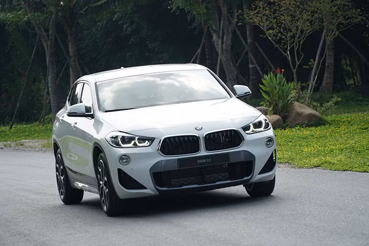 Được biết, Thaco sẽ chính thức bán X2 mới tại Việt Nam từ tháng 9/2018 này, tạo nên cuộc đua khá thú vị với đối thủ chính đang bán khá tốt tại Việt Nam là Mercedes-Benz GLA. Hiện giá bán của xe chưa được công bố nhưng một số nguồn tin dự đoán sẽ vào khoảng trên 2 tỷ đồng.