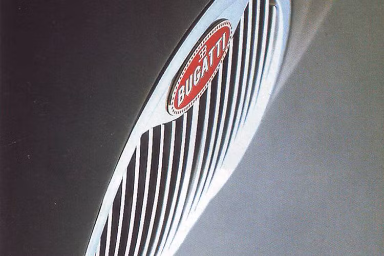 Phong cách lưới tản nhiệt sang trọng của "ông hoàng tốc độ" không có gì thay đổi cho đến tận ngày nay.