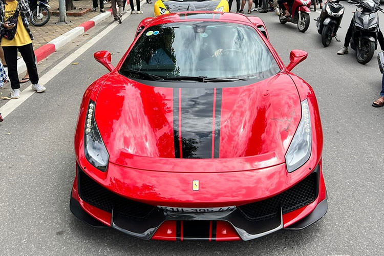 Chưa rõ Koenigsegg Regera và McLaren Senna có tham dự vào hành trình siêu xe tiếp theo từ Hà Nội đi Quảng Ninh và Hải Dương hay không. Nếu có, đây sẽ là lần đầu Hoàng Kim Khánh mang bom tấn Koenigsegg Regera đi "phượt".