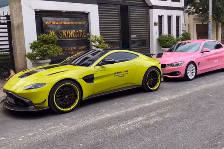 Ngoài dàn siêu xe của ông Hoàng Kim Khánh và bạn bè mang từ Sài Gòn ra Hà Nội, ngoài chiếc Ford Mustang độ wide bodykit rất hầm hố hiện chưa thấy có sự xuất hiện của những dân chơi siêu xe tại thủ đô.