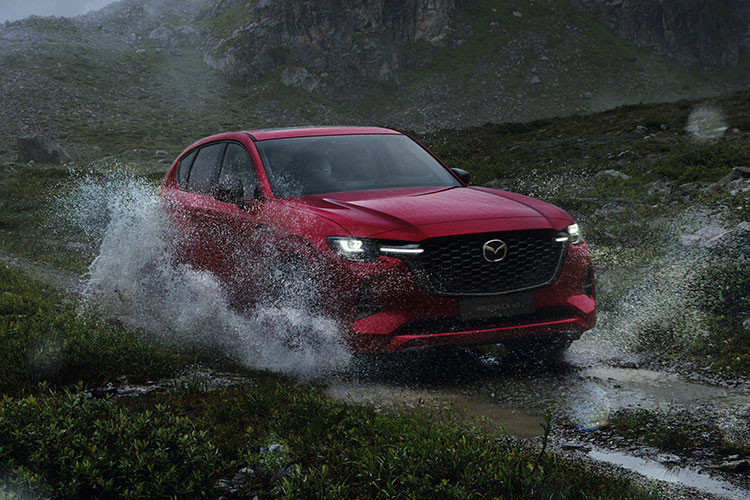 Các trang bị gồm; phanh giảm thiểu va chạm, phát hiện người đi bộ, hệ thống kiểm soát hành trình thích ứng, cảnh báo khi người lái mất tập trung, hỗ trợ giữ làn đường, kiểm soát chân ga, nhận biết biển báo giao thông, camera 360 độ và đèn pha thích ứng.