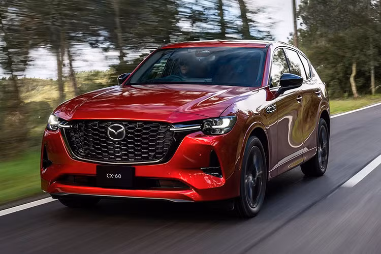 Tiếp đến là hệ truyền động mild hybrid, bao gồm máy dầu 6 xi-lanh kể trên và hệ thống điện M Hybrid Boost 48V, sản sinh công suất tối đa 251 mã lực tại tua máy 3.750 vòng/phút và mô-men xoắn cực đại 550 Nm tại dải tua máy 1.500 - 2.400 vòng/phút.