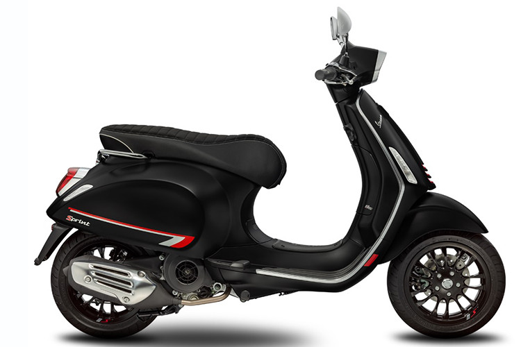 Động cơ iGet 150 cc của Vespa Sprint S 2020 có công suất tối đa 12,3 mã lực tại 7.900 vòng/phút cùng mô-men xoắn cực đại 12,2 Nm tại 6.500 vòng/phút. Vespa cho biết hệ thống phun xăng điện tử được cải tiến kết hợp cùng bộ ECU có cảm biến khí áp giúp tối ưu hiệu quả vận hành. 