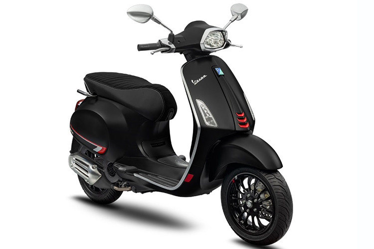 Giá xe Vespa Sprint S 150 có mức bán đề xuất chính hãng là 89,9 triệu đồng và được sản xuất trong nước, mức giá này cao hơn 12,4 triệu so với bản Sprint S 125. Mẫu xe tay ga Italy sẽ cạnh tranh với Honda SH 150i giá 87,99 đến 95,99 triệu đồng.