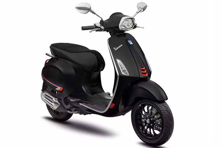 Giá xe Vespa Sprint S 150 có mức bán đề xuất chính hãng là 89,9 triệu đồng và được sản xuất trong nước, mức giá này cao hơn 12,4 triệu so với bản Sprint S 125. Mẫu xe tay ga Italy sẽ cạnh tranh với Honda SH 150i giá 87,99 đến 95,99 triệu đồng.
