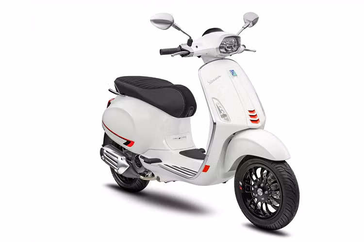 Trong thời gian gần đây, Vespa đang liên tục cho ra mắt các phiên bản mới của các dòng xe Vespa Primavera, Vespa GTS. Mới đây nhất, mẫu xe ga Vespa Sprint 2020 thời trang dành cho phái mạnh cũng đã được bổ sung thêm phiên bản S mạnh mẽ hơn với động cơ iGet 150cc.
