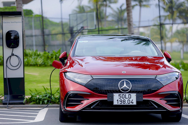 Mercedes-Benz Viet Nam bat ngo tung uu dai len toi 450 trieu dong-Hinh-3