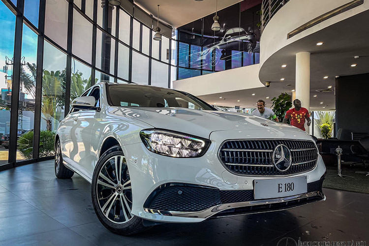 Mercedes-Benz Viet Nam bat ngo tung uu dai len toi 450 trieu dong