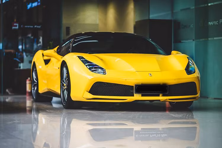 Tại thị trường Mỹ, giá xe Ferrari 488 GTB khoảng 242.000 USD, tương đương với giá 458 thời mới được giới thiệu. Mức giá của mẫu siêu xe này tại một số đơn vị nhập khẩu tư nhân tại Việt Nam khi mới đưa về vào năm 2016 khoảng hơn 15 tỷ đồng (sau khi chịu các khoản thuế và phí).