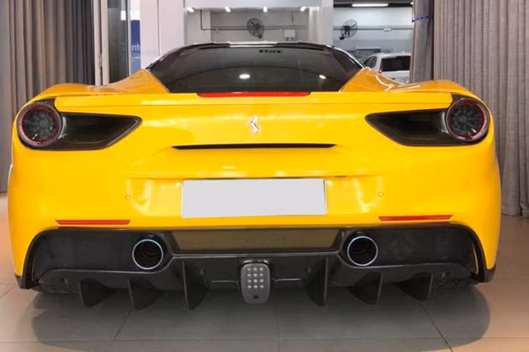 Tại thị trường Việt Nam hiện có ba chiếc siêu xe Ferrari 488 GTB mang màu sơn vàng Giallo Modena rất nổi bật. Trong đó, ngoài siêu xe của doanh nhân Hà Nội mới độ lên body kit của Novitec Rosso, còn có một chiếc Ferrari 488 GTB của em trai Phan Thành và siêu xe Ferrari 488 GTB Giallo Modena từng đeo biển số Bình Dương nhưng nay đã được cho ra đầu số của Đồng Nai.