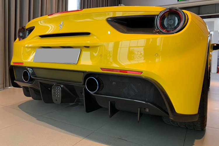 Siêu xe Ferrari 488 GTB sở hữu hệ truyền động tương tự như các siêu xe về nước trước đó. Xe được trang bị động cơ V8, tăng áp kép, dung tích 3.9 lít, sản sinh công suất tối đa 661 mã lực tại vòng tua máy 8.000 vòng/phút và mô-men xoắn cực đại 760 Nm tại vòng tua máy 3.000 vòng/phút.