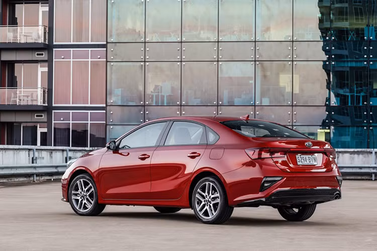 Thông tin về động cơ của Kia Cerato 2019 tại Việt Nam cũng được giữ kín. Trong khi đó, tại thị trường Mỹ, Kia Cerato 2019 được trang bị động cơ xăng Nu 4 xi-lanh, dung tích 2.0 lít, kết hợp với hộp số sàn 6 cấp hoặc biến thiên vô cấp Intelligent Variable Transmission (IVT) mới.