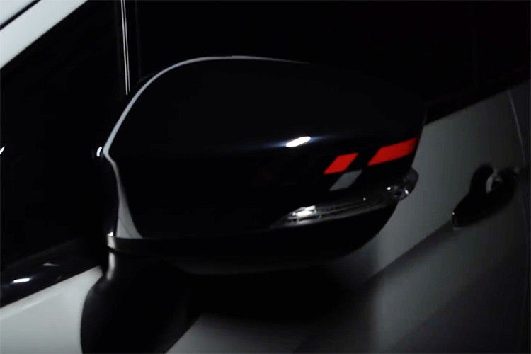 Qua đoạn video ngắn từ hãng xe ôtô Mitsubishi có thể nhận thấy, so với phiên bản tiêu chuẩn hiện đang được bán ra thì phiên bản đặc biệt Mitsubishi Xpander không có sự thay đổi về thiết kế, kiểu dáng.