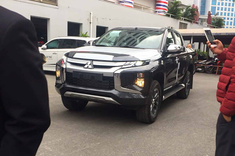 Bán tải Mitsubishi Triton 2019 chính thức được giới thiệu ra thị trường thế giới thông qua triển lãm ôtô Bangkok 2018, Thái Lan vào tháng 11 vừa qua. Sau khi ra mắt tại thị trường Việt Nam, mẫu xe này sẽ cạnh tranh với những mẫu xe bán tải cùng phân khúc khác như; Ford Ranger, Toyota Hilux và Nissan Navara...