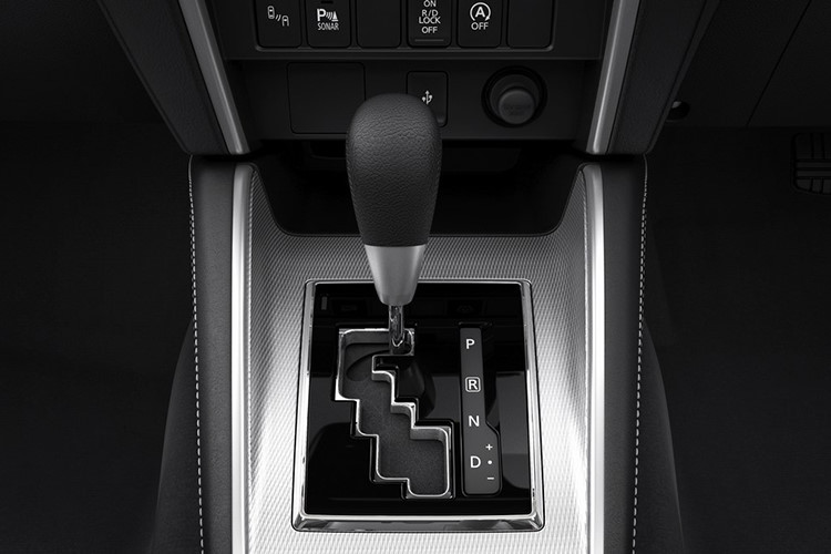 Dự tính mẫu xe Mitsubishi Triton mới tại Việt Nam cũng sẽ tương tự Thái Lan, xe có hai biến thể lựa chọn gồm bản tiêu chuẩn sử dụng động cơ xăng 2.5 lít 4 xi-lanh turbo có công suất 107 mã lực và mô-men xoắn 200 Nm và một biến thể có công suất 134 mã lực và mô-men xoắn 324 Nm.