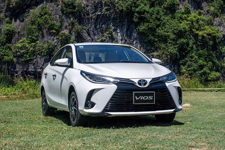 Trong tháng 10 vừa qua, Toyota Vios bán ra 2.197 xe giảm 196 xe so với tháng trước (2.393 xe). Tuy nhiên, với kết quả này, Toyota Vios tăng 2 bậc lên vị trí thứ 2 trong bảng xếp hạng. Hiện Toyota Vios là mẫu xe bán chạy nhất thị trường sau 10 tháng năm 2022 với 18.780 xe được bán ra và tạm thời giữ ngôi vương bán chạy nhất phân khúc Sedan hạng B.