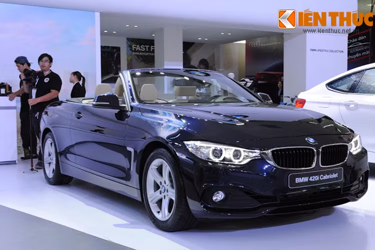 BMW 4 Series Coupe chỉ có một phiên bản động cơ 2.0 lít tại thị trường Việt Nam. Xe có công suất cực đại 184 mã lực và mức giá bán lẻ 2,089 tỷ đồng. Đặc điểm đáng chú ý nhất ở thiết kế ngoại thất BMW Series 4 Cabriolet chính là 2 hốc thoát gió nằm bên hông xe.