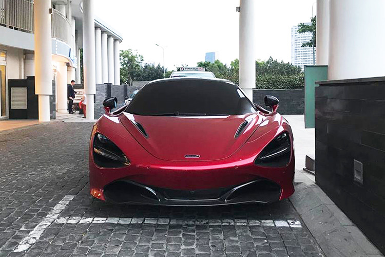 Lần xuất hiện thứ 2 tại Đà Nẵng của siêu xe McLaren 720S đặc biệt do xe đã có biển kiểm soát và còn được chủ nhân độ lại hệ thống ống xả của Capristo. Trước đây, siêu xe này thuộc sở hữu của một dân chơi siêu xe tại Hà Nội - sau đó nó được chuyển giao cho chủ mới tại TP HCM, quê gốc Đà Nẵng.