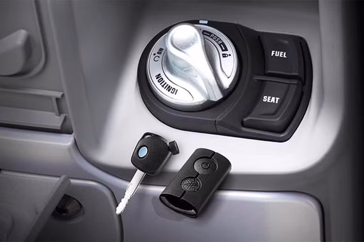 Phiên bản cao cấp nhất của Yamaha QBIX sẽ là chìa khóa thông minh Smartkey sư dụng tiện lợi, phiên bản thường sẽ là khoá từ đa năng.