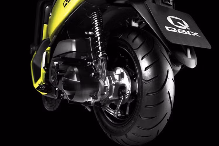 QBIX sở hữu động cơ SOHC 1 xi-lanh 2 van với dung tích 125 cc, được trang bị công nghệ BlueCore và hệ thống phun xăng điện tử. Động cơ này đem tới cho xe công suất tối đa 9,5 mã lực và mô-men xoắn cực đại 9,6 Nm. 