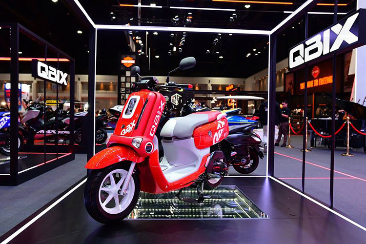 Mới đây, mẫu xe ga Yamaha QBIX 2019 mới với thiết kế nhỏ xinh đầy lạ lẫm đã được ra mắt tại triển lãm xe Bangkok. Đây là một trong những mẫu xe tay ga đáng yêu nhất trong phân khúc của hãng xe Nhật Bản.
