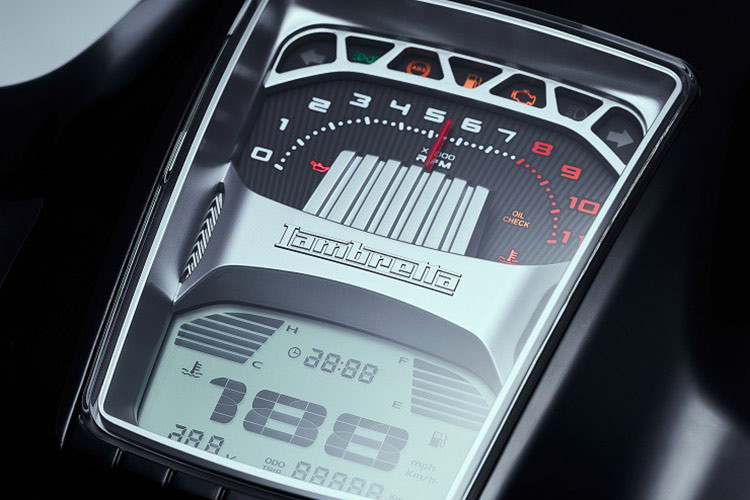 Cụm đồng hồ của Lambretta X200 GP mang phong cách cổ điển xen lẫn hiện đại khi sử dụng kỹ thuật số và xe cũng được trang bị chìa khóa thông minh hiện đại đem tới các trải nghiệm dùng tốt hơn và bảo vệ xe an toàn hơn.