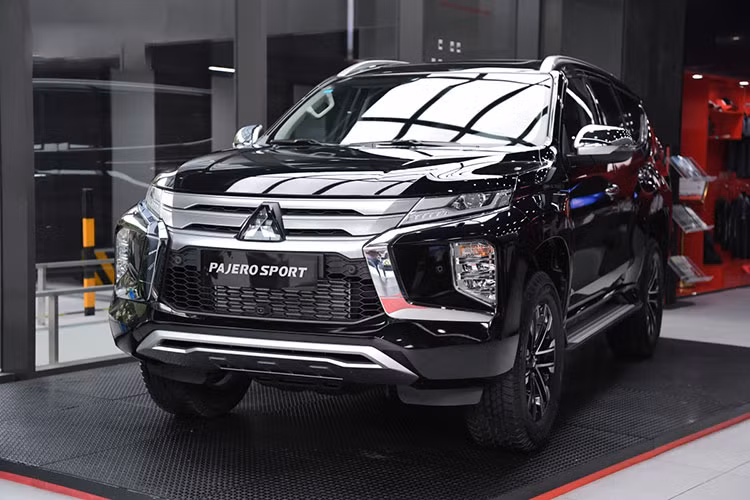 Oto nhap khau giam hang tram trieu dong 