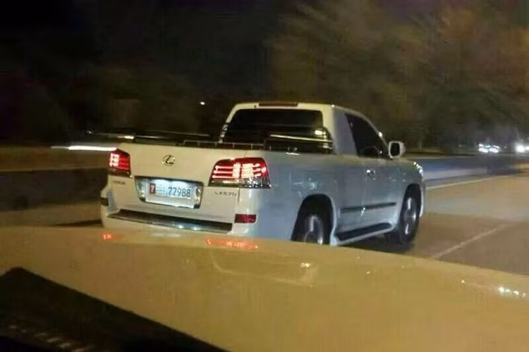 Xe sang Lexus LX570 Super Sport phiên bản bán tải này có thể được dân chơi độ lại và nó sẽ vẫn sử dụng khối động cơ V8 5.7L, cho công suất 367 mã lực và mô-men xoắn 530 Nm. Hộp số tự động 8 cấp. Xe có 5 chế độ lái, gồm Comfort, Eco, Normal, Customize, Sport S và Sport S+.