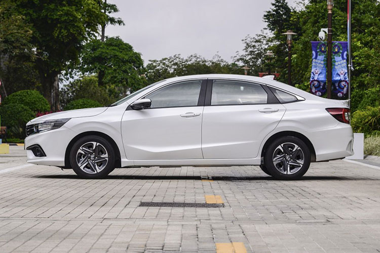 Tuy nhiên, nếu như Envix là sản phẩm của liên doanh Dongfeng-Honda thì Crider lại do liên doanh Guangzhou-Honda xuất xưởng. Tương tự người anh em Crider, Honda Envix 2019 cũng sở hữu chiều dài 4.756 mm, rộng 1.804 mm, cao 1.509 mm và chiều dài cơ sở 2.730 mm.