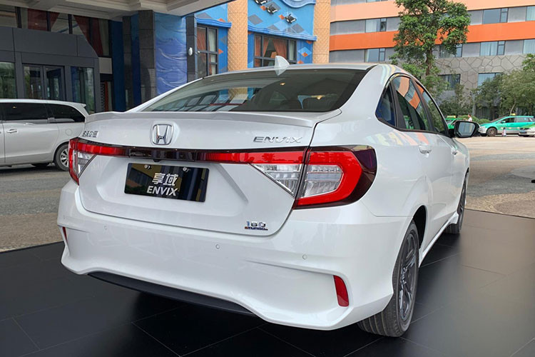 Theo đó, tại thị trường đông dân nhất thế giới, giá xe Honda Envix 2019 dao động từ 99.800 - 136.800 Nhân dân tệ (khoảng 345 - 473 triệu đồng) tương ứng với 4 bản trang bị. Như vậy, Honda Envix 2019 có giá khởi điểm giống hệt "người anh em" Crider 2019.