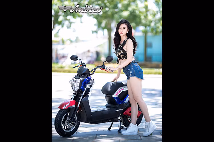 Được biết, bộ 3 màu mới mà hãng xe điện Anbico dành cho xe bao gồm các màu như; sơn đỏ trắng, sơn rằn ri và đặc biệt là màu sơn mang phong cách của bộ phim "siêu bom tấn" transformer trong bài viết này.