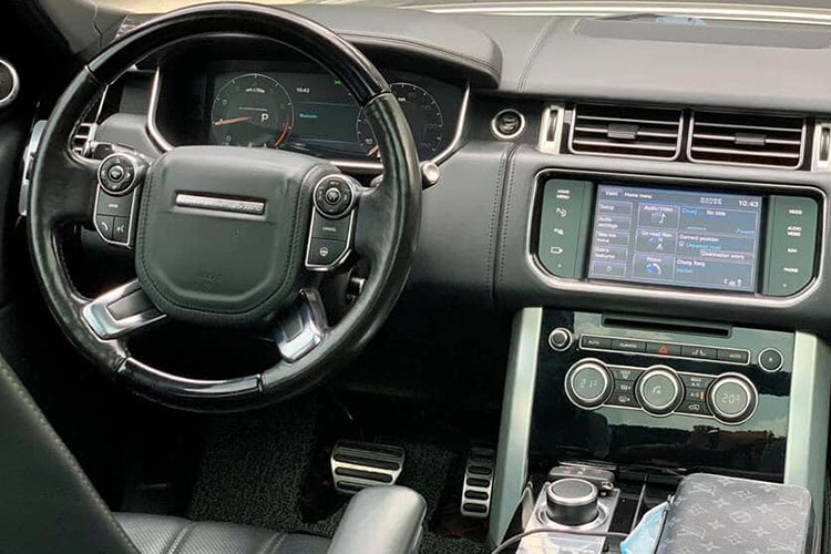 Xe được trang bị các hệ thống hiện đại như; chống bó cứng phanh ABS, phân bổ lực phanh điện tử EBD, cân bằng điện tử DSC, tay lái trợ lực điện tử EPAS, điều khiển lực kéo điện tử ETC, hỗ trợ phanh khẩn cấp/xuống dốc EBA và HDC, ổn định xe khi chuyển hướng CBC...