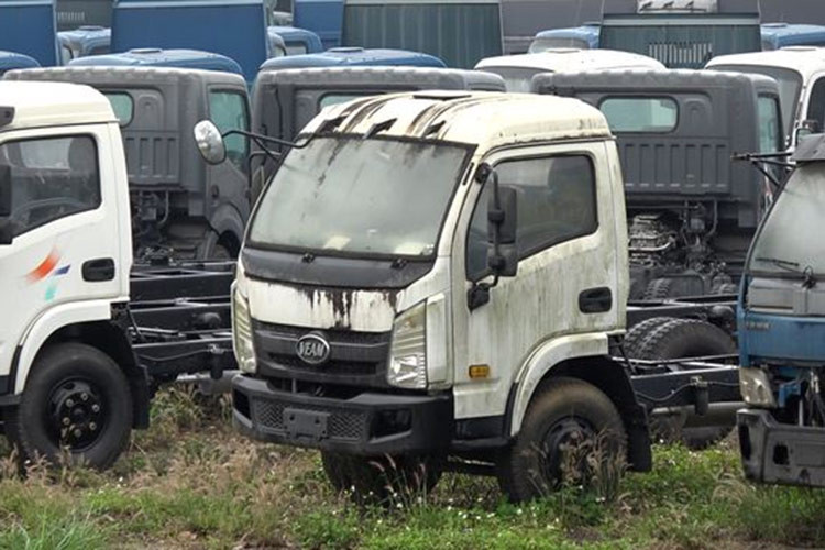 Báo cáo này cũng chỉ ra một trong những lý do là Nhà máy ôtô VEAM chủ trương đưa ra thị trường xe thương hiệu VEAM. Thực chất, số xe đó được tổ hợp từ các cụm linh kiện khác nhau từ nhiều nhà cung cấp chứ không sử dụng bộ linh kiện đồng bộ. Phương thức này đã dẫn đến VEAM không có đối tác hợp tác về sản xuất sản phẩm (Ảnh: THDV).