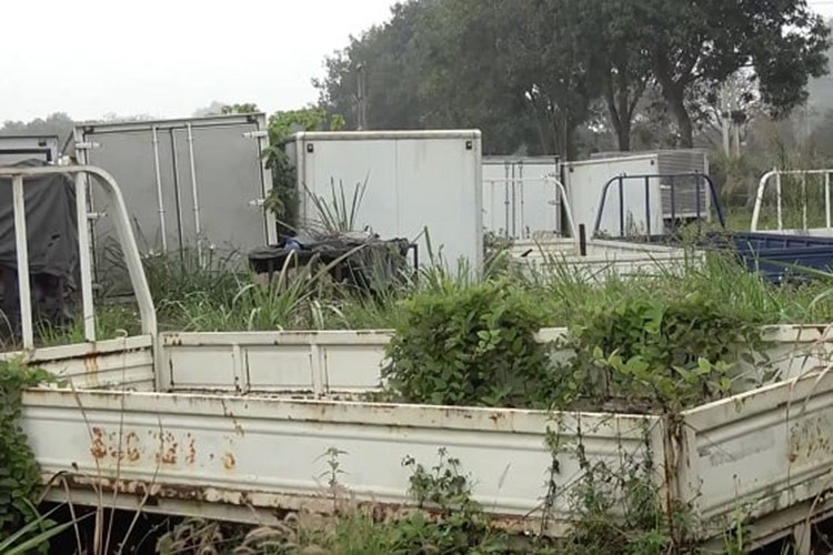 Theo báo cáo của VEAM ngày 7/5/2019 gửi Hội đồng quản trị và Ban kiểm soát, tính đến ngày 31/12/2018, tổng vốn đầu tư VEAM chuyển cho dự án nhà máy ôtô này lên đến gần 2.000 tỷ đồng và lỗ lũy kế 343 tỷ đồng. Hàng tồn kho vào thời điểm 31/12/2018 là 2.950 xe, trong đó xe sản xuất từ 2017 trở về trước là 2.355 (tiêu chuẩn khí thải Euro2) và xe sản xuất từ 2015 về trước là 219 xe (Ảnh: THDV).