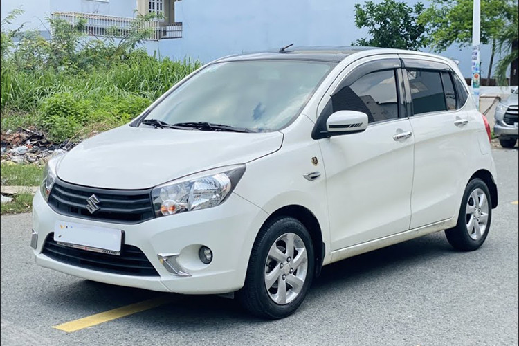  Suzuki Celerio 2019: Giá từ 210 triệu đồng Mẫu hatchback hạng A của Suzuki là "hàng" nhập khẩu nguyên chiếc từ Thái Lan. Với 210 - 280 triệu, người mua hoàn toàn có thể đưa về nhà chiếc xe Suzuki Celerio 2019 khá mới. Celerio là mẫu xe Nhật có độ tin cậy cao về thương hiệu cũng như độ hoàn thiện sản phẩm. Điểm mạnh của mẫu xe này là khoang nội thất rộng rãi, khả năng vận hành bền bỉ, linh hoạt và tiết kiệm nhiên liệu.