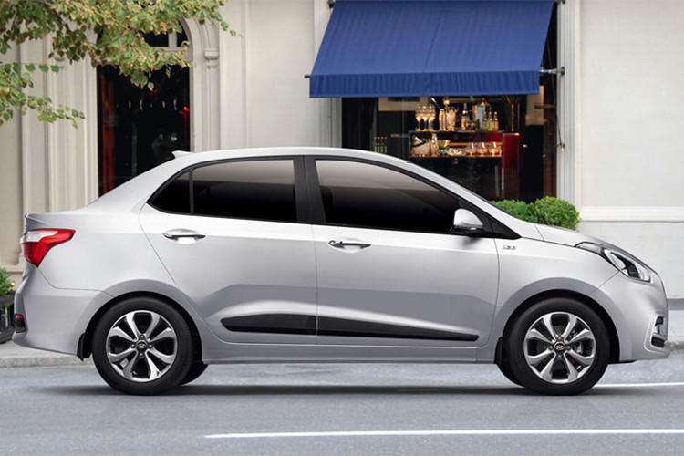 Mẫu xe hạng A của Hyundai được người dùng đánh giá cao bởi thiết kế thực dụng, chi phí nuôi xe thấp, độ bền cao, vận hành ổn định, tiết kiệm nhiên liệu. Nhược điểm của Hyundai Grand i10 là thân vỏ mỏng, độ ồn lớn và trang bị điều hòa chỉnh cơ.