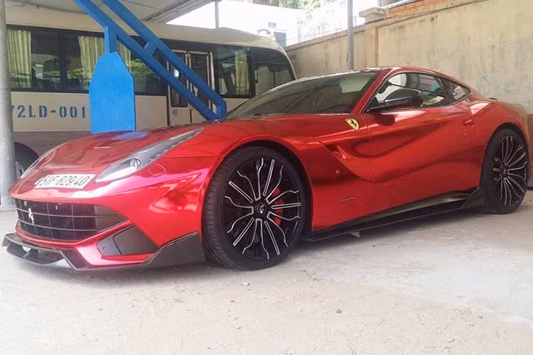 Hiện chưa rõ chi phí cho bản độ siêu xe Ferrari F12 Berlinetta Duke Dynamics mới được hoàn thành của người yêu xe tại Vũng Tàu. Từng thuộc sở hữu của tay chơi siêu xe nổi tiếng Cường đô la, chiếc Ferrari F12Berlinetta thứ 5 tại thời điểm nhập về Việt nam có giá lên tới 22 tỷ đồng và hiện đã được độ nhiều chi tiết, chắc chắn hiện tại giá trị của nó còn cao hơn nữa.
