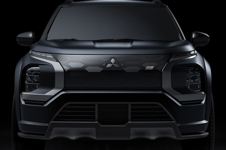 Bên cạnh việc ra mắt mẫu xe SUV Mitsubishi Outlander PHEV Ralliart, trong tương lai có thể hãng xe Nhật cũng sẽ giới thiệu một bản hiệu suất cao cho bán tải Triton.