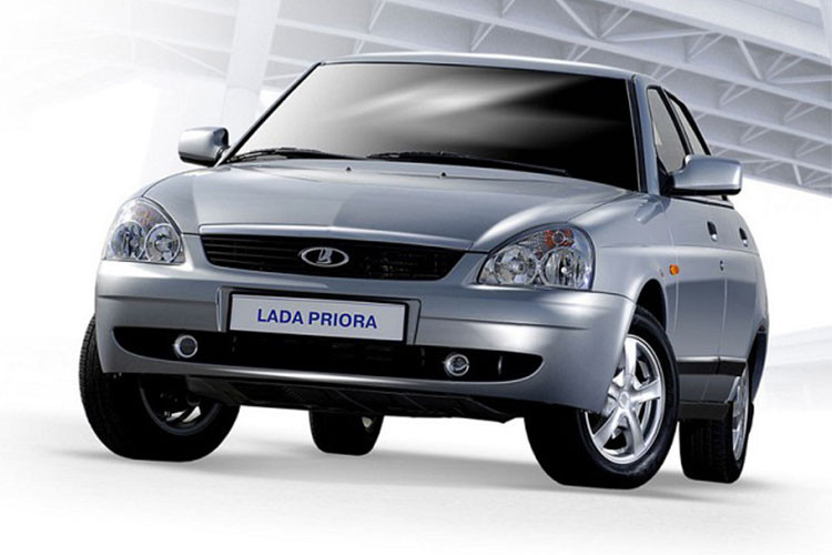 Tuy nhiên, những phiên bản về sau đã cảu thiện được chỉ số an toàn lên mức 10,6/16. Theo một số nguồn tin, giá xe Lada Priora mới có thể lên tới khoảng trên dưới 6.700 USD (tương đương khoảng 153 triệu đồng). Trong khi đó, giá xe cũ có khi lại chỉ dừng ở mức 800 USD.
