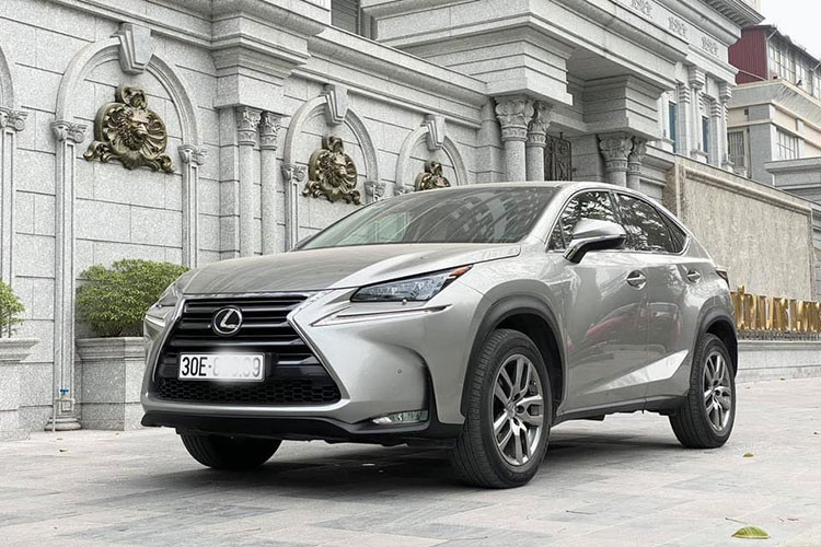 Chiếc xe sang Lexus NX200t 2016 sản xuất 2015 phiên bản Luxury từng được bán chính hãng vào thời điểm mới ra mắt với giá 2,439 tỷ đồng tại Việt Nam vào năm 2015. Đây cũng là xe có giá "mềm" nhất của thương hiệu xe sang Nhật Bản khi phân phối chính hãng từ phía Lexus Việt Nam.