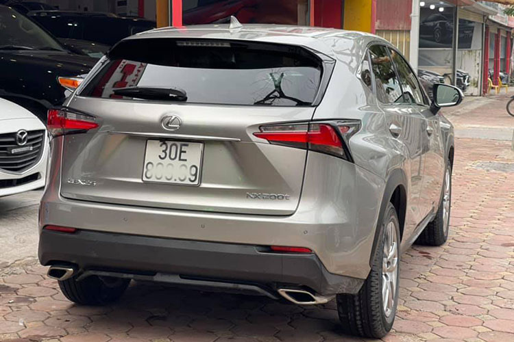 Mẫu xe sang Lexus NX200t được trang bị động cơ 2.0L tăng áp 4 xi-lanh thẳng hàng sản sinh công suất 234 mã lực tại vòng tua 4.800 - 5.600 vòng/phút, mô-men xoắn cực đại 350 Nm tại vòng tua 1.650 - 4.000 vòng/phút. Tại thị trường hiện nay, xe hiện không còn được phân phối chính hãng từ Lexus Việt Nam.