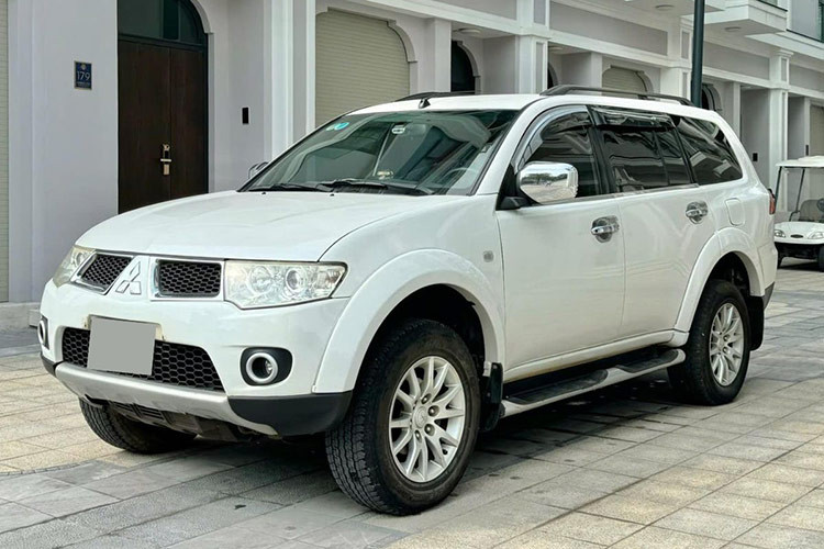Cận cảnh Mitsubishi Pajero Sport chạy 11 năm, bán hơn 300 triệu Can canh Mitsubishi Pajero Sport chay 11 nam, ban hon 300 trieu