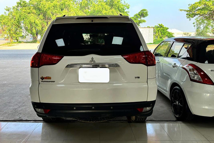 Như vậy, sau 11 năm lăn bánh, chiếc SUV Mitsubishi Pajero Sport đã mất giá khoảng 800 triệu đồng. Tuy nhiên, ở chiều ngược lại, với những ai đang tìm mua một chiếc SUV 7 chỗ và không ngại sử dụng xe cũ thì đây là một lựa chọn có thể xem xét. 