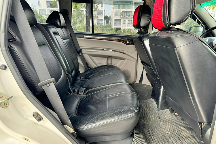 Về động cơ, phiên bản máy xăng được trang bị khối động cơ V6 3.0L Mivec thế hệ mới với công nghệ phun xăng đa điểm. Động cơ này sản sinh công suất ấn tượng 220 mã lực tại 6.250 vòng/phút và mô-men xoắn cực đại 287 Nm tại 4.000 vòng/phút. Sức mạnh được truyền đến bánh sau thông qua hộp số tự động 5 cấp.