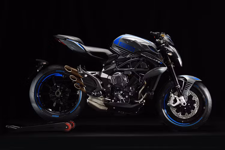 MV Agusta Dragster 800 RR Pirelli 2019 được trang bị khối động cơ 3 xy lanh cực mạnh dạng 4 thì, 12 van DOHC cùng dung tích 798 phân khối cho công suất tối đa lên tới 103 mã lực ở 12.300 vòng tua/phút, Mô men xoắn cực đại 87 Nm tại 10.000 vòng/phút.