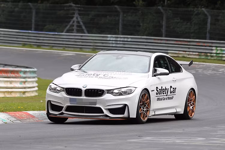 Dù đã trình làng nó trước công chúng nhưng BMW vẫn chưa công bố các số liệu kỹ thuật về mẫu xe rất được quan tâm này. 